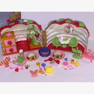 Bandai 2003 Strawberry Shortcake Basket House and Minis